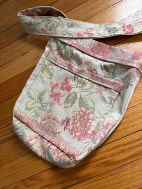 Floral Tapestry Crossbody Bag in Cream and Pink